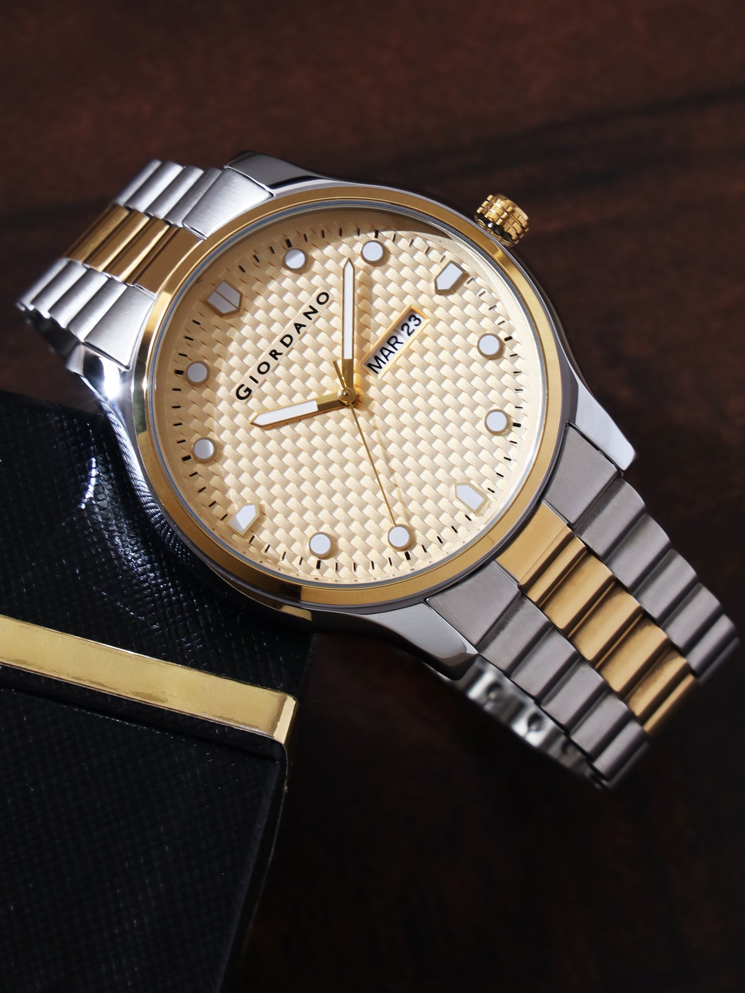 Giordano Analog Watch for Men with Two-Tone Stainless Steel Strap & Textured Dial, Day-Date Display, Elegant Casual Style | GZ-50122-44